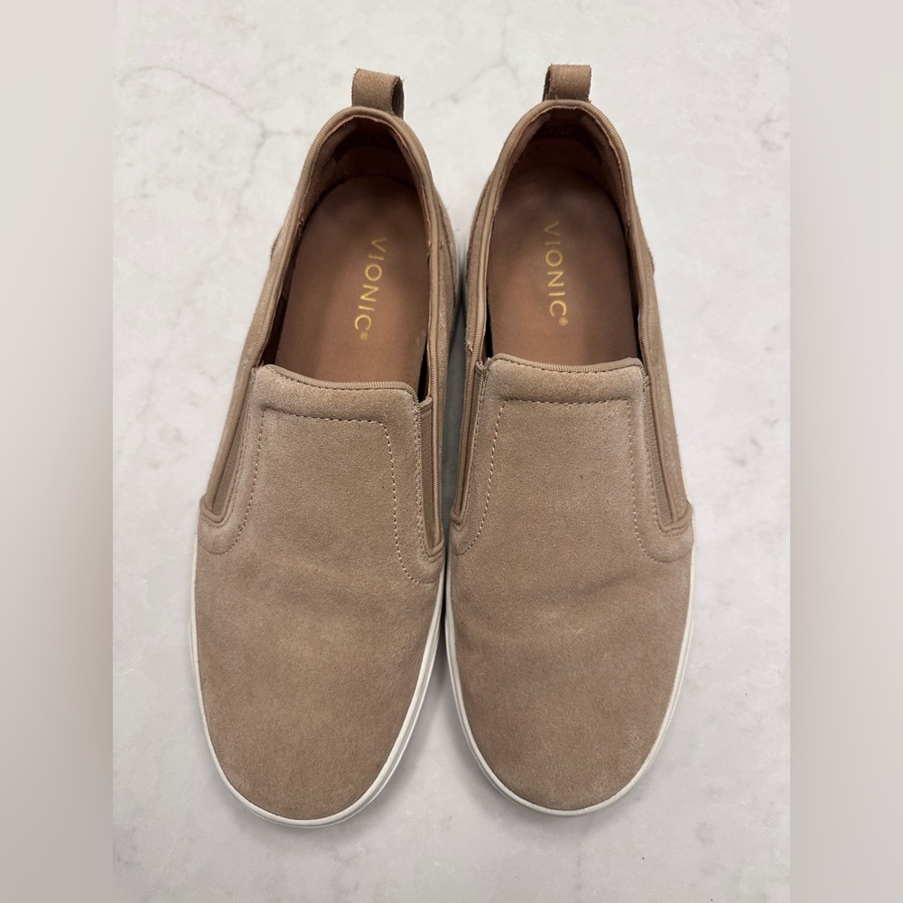 Vionic Kimmie Suede Slip On Sneakers Casual Comfort Walking Neutral 10 WIDE